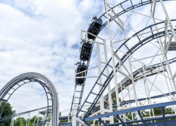16 Sierpnia światowy dzień Roller Coastera